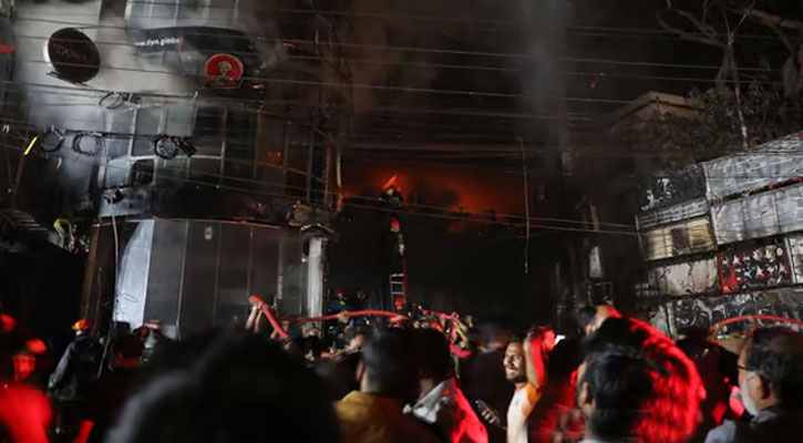 বেইলি রোডে বহুতল ভবনে আগুন, উদ্ধার ৬৫